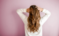 Na czym polega olejowanie włosów? Dla jakich włosów jest ten zabieg?