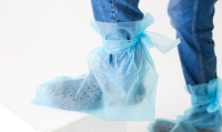 Osłony foliowe na buty w szpitalu - po co się je zakłada?